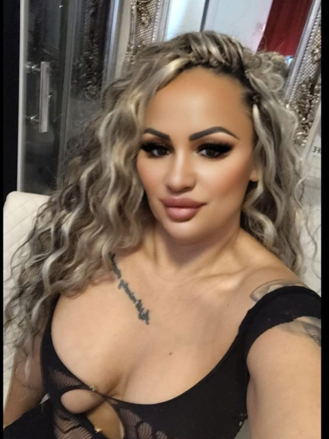  - Newcomer | Erstversuch:  Nina, 39 JAHRE - NEU IM HAUS!  in Oberösterreich  / Linz , Bckermhlweg / TOREINFAHRT ZU RUBENSSTRAE 45 A / 