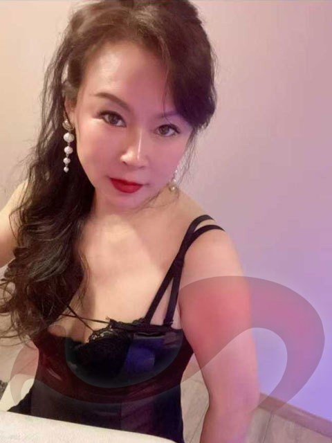  - Asia Girls:  Tong Tong - China  in Oberösterreich  / Sattledt , Sportplatzstrae 6 